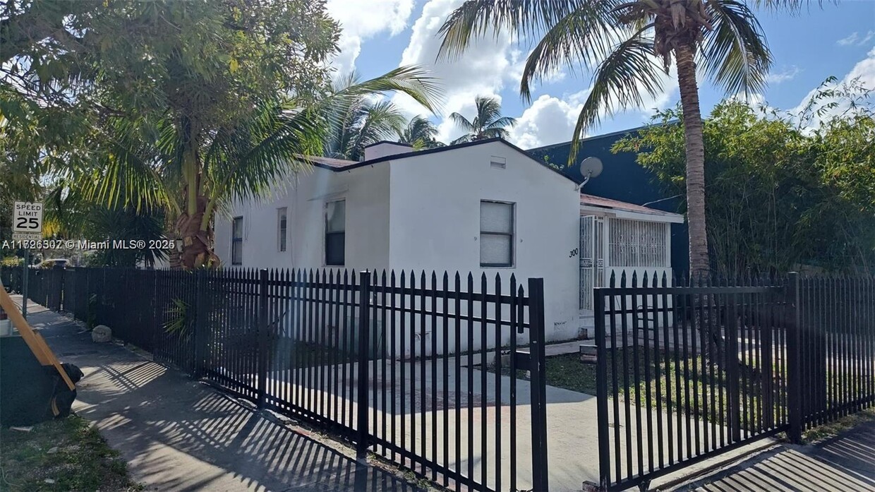 Foto principal - 7030 NW 3rd Ave