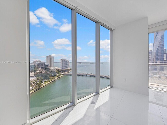 Foto del edificio - 495 Brickell Ave