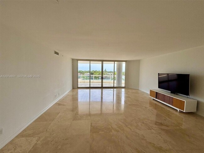 Foto del edificio - 21050 Point Pl