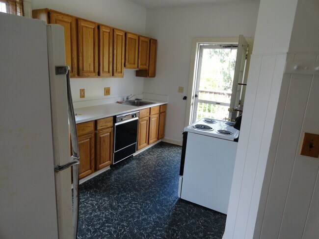 Building Photo - 322 Merrimac St