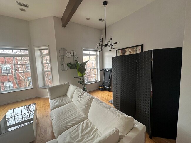 Front room - 825 W Cuyler Ave