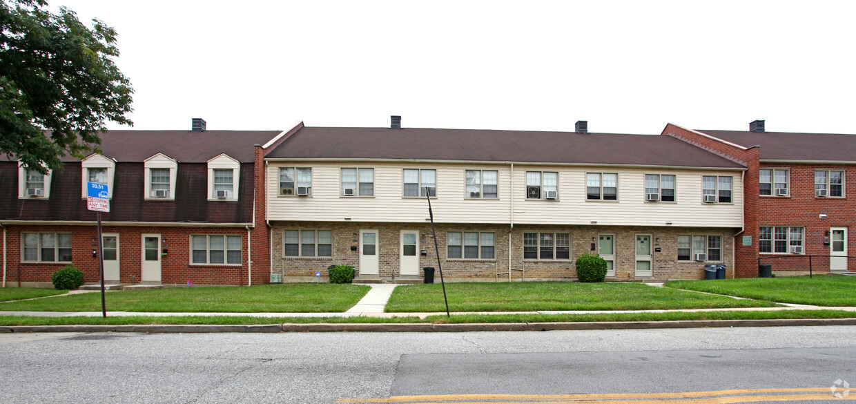 Primary Photo - Dolfield Townhomes