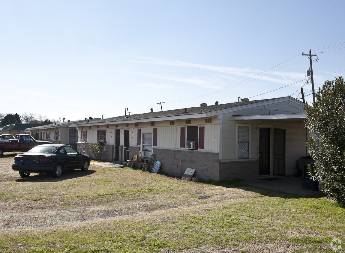 Primary Photo - Circle Drive Apartments