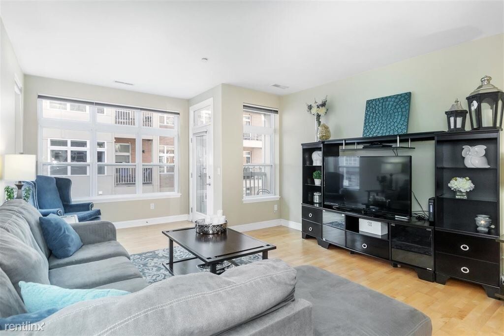 Primary Photo - 1 br, 2 bath Condo - 1925 N Water St