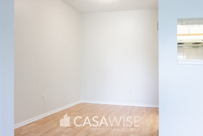 Photo du bâtiment - 11620-39A 9a Ave NW