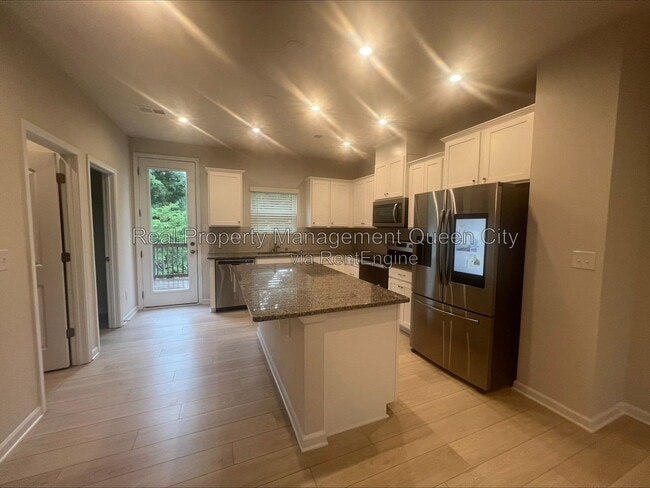 Building Photo - 2407 Lazette Dr
