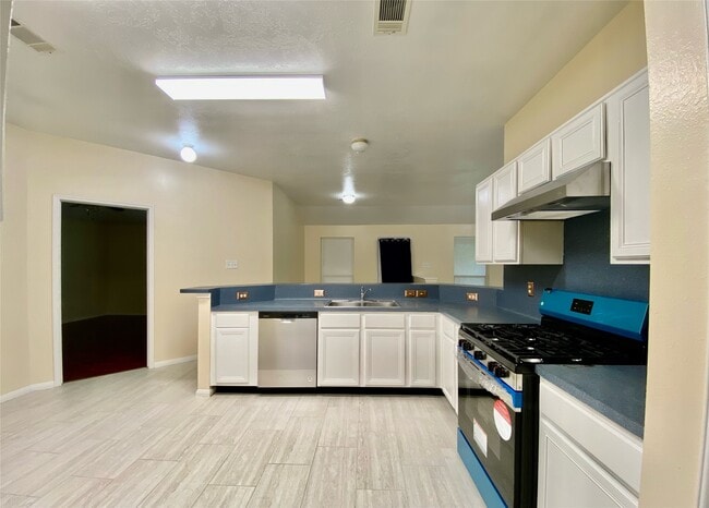 Building Photo - 20334 Linden Tree Dr