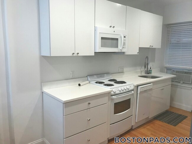 Building Photo - 57 Westland Ave