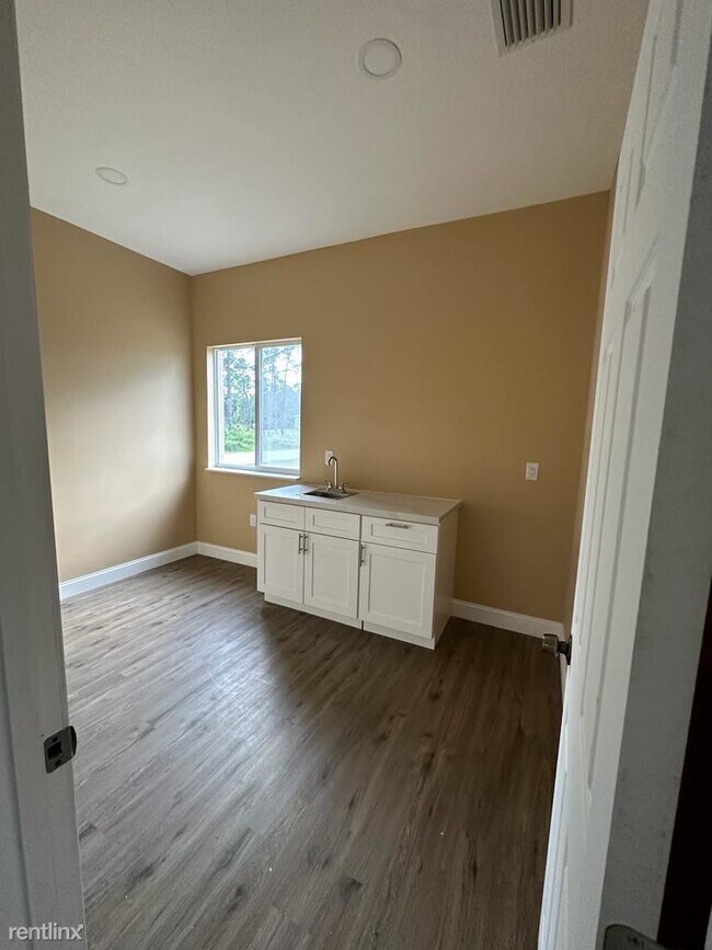 Building Photo - 4 br, 3.5 bath House - 1140 Harlingen Rd SW