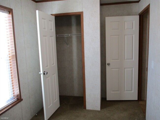 Building Photo - 730 Countryside Trailer Ct
