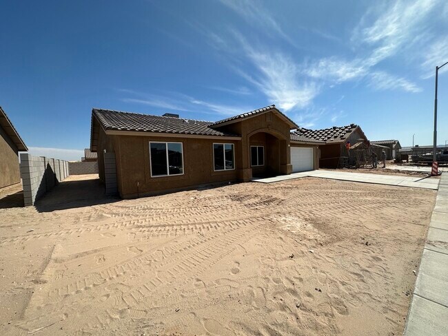 Building Photo - 7684 E 43rd Ln