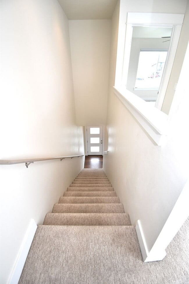 Foto del edificio - Pet Friendly! Beautiful 3 bedroom 2.5 bath condo with trail access.