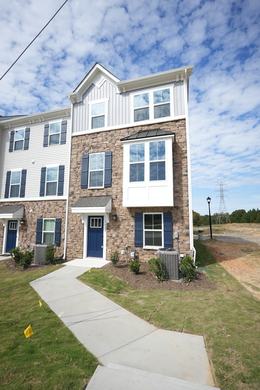 Primary Photo - 1422 Newell Towns Ln