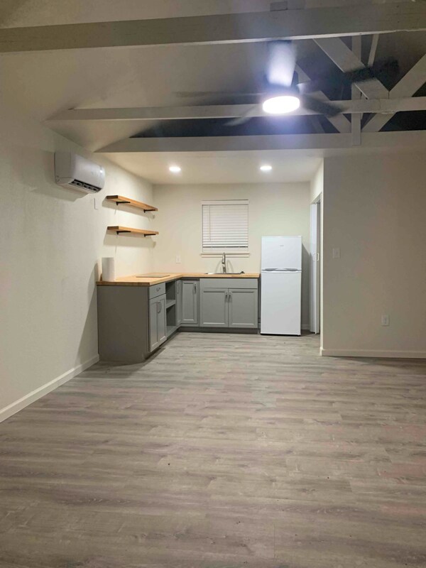 Building Photo - 4411 Lark Ave