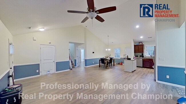 Foto del edificio - 3 BD/2 BA Home w/Split Bedrooms, Bonus Room, Fenced Yard & Attached Garage