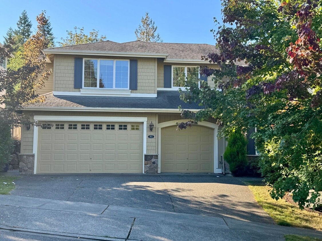 Primary Photo - Luxury Living SFH for Rent in Bothell