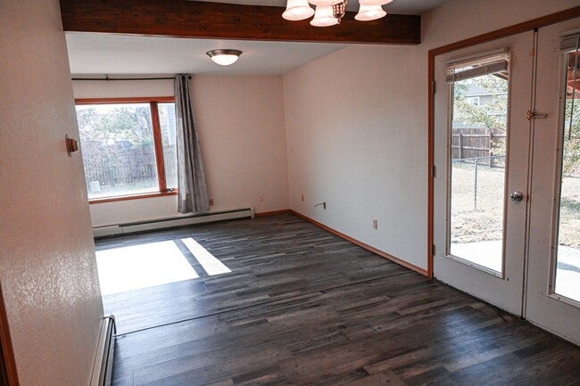 Building Photo - 916 Montana St
