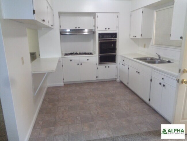 Building Photo - Nice area , big backyard , great price .