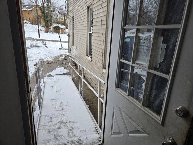 Building Photo - 923 Franklin Ave