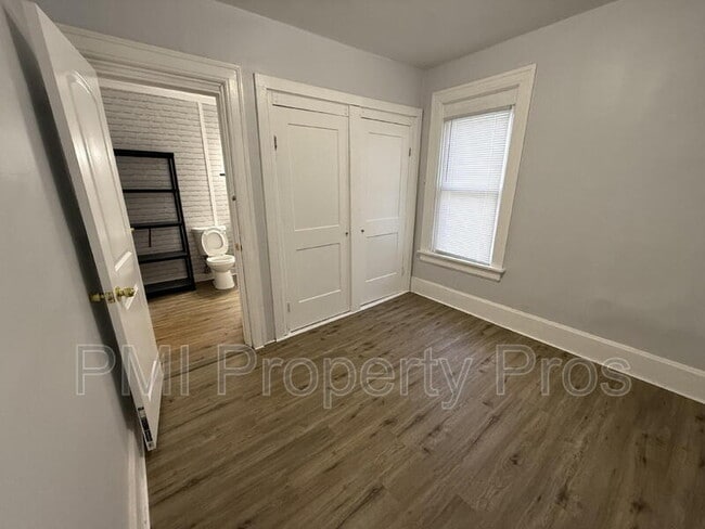 Foto del edificio - 2853 N Booth St