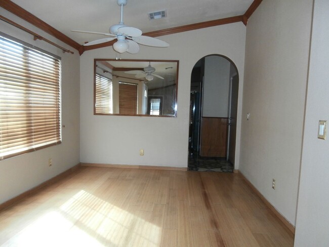 Building Photo - Spacious and modern 3-bedroom, 2.5-bathroo...