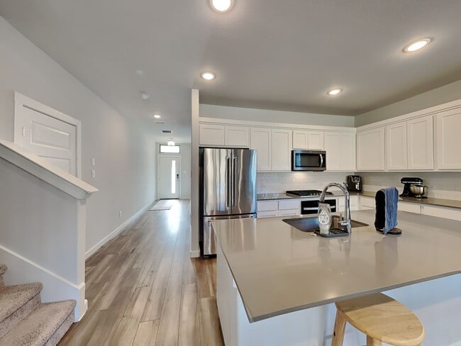 Foto del edificio - LIKE NEW HOME BUILT IN 2024 IN HIGHLY SOUGHT AFTER MADERO ADDITION IN HASLET