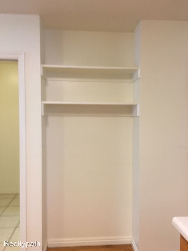 Building Photo - 260 E 400 N
