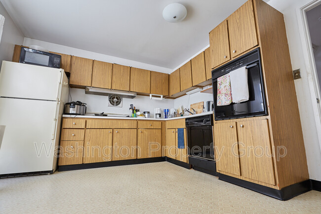 Building Photo - 1670 Wainwright Dr