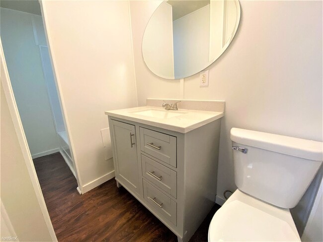 Building Photo - 2 br, 1 bath 4plex - 121 N Pleasant St