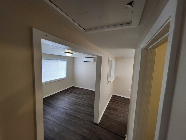 Building Photo - 105 Baxter St