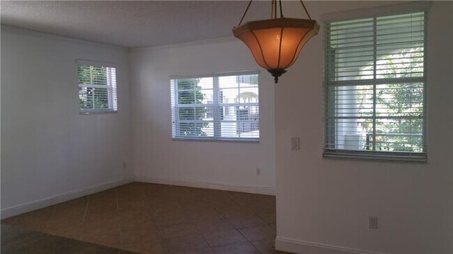 Foto del edificio - 3255 NE 184th St