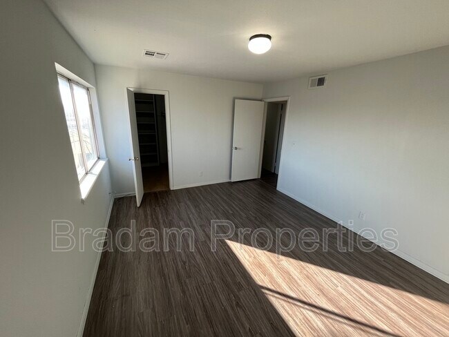 Foto del edificio - 2617 S 85th E Ave