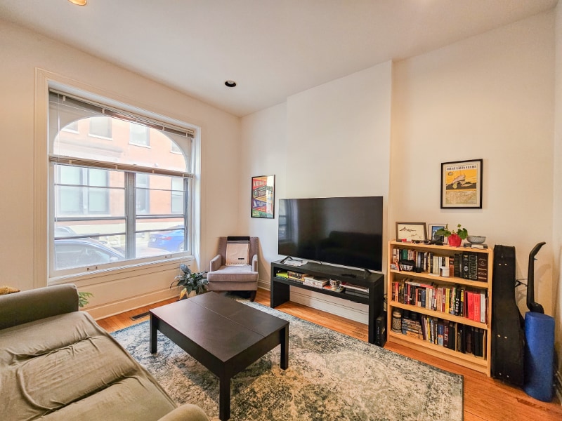 Photo - 165 W Menomonee St (Chicago, IL)