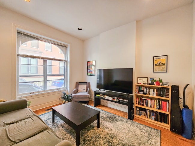 Photo - 165 W Menomonee St Apartment