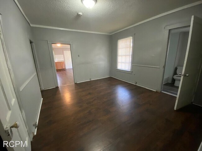 Building Photo - 2 br, 1 bath House - 3700 Alpine St.