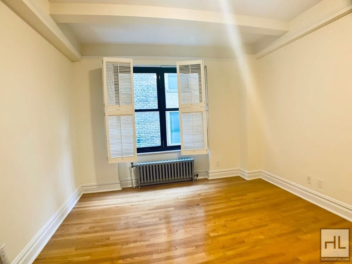 Primary Photo - SECOND AVENUE