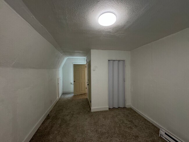 Building Photo - 211 Reifert St