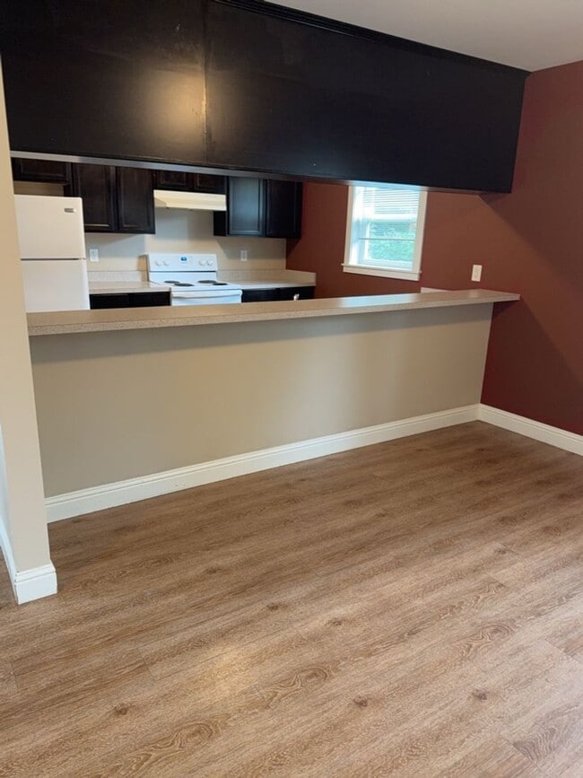 Building Photo - 5 Bedroom, 2.5 Baths Home for Rent, Available in August!