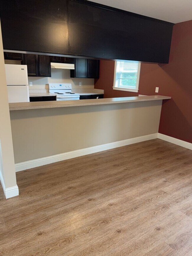 Foto del edificio - 5 Bedroom, 2.5 Baths Home for Rent, Available in August!