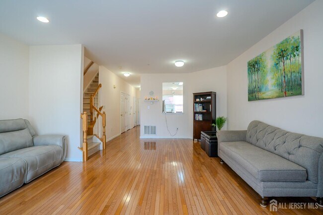 Building Photo - 908 Blossom Cir