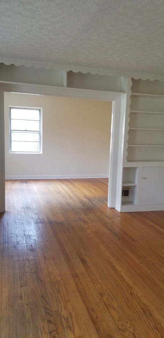 Building Photo - 3 Bedroom 2 Bath 1 Car Garage