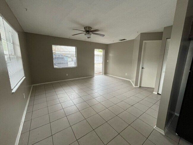 Foto del edificio - 3108 3rd St E