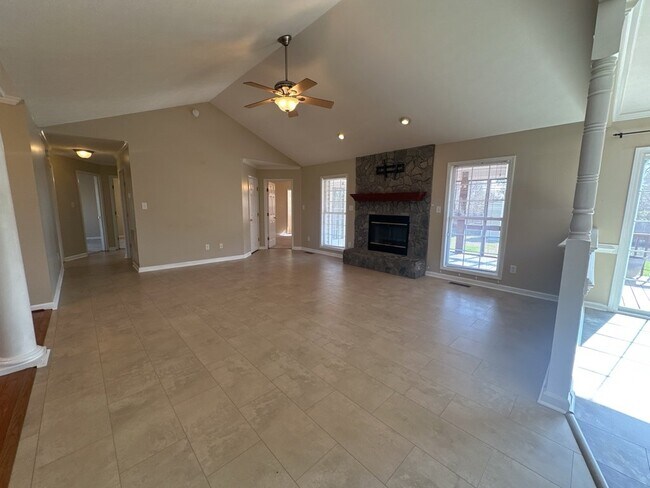 Building Photo - Beautiful 4 Bedroom Home with Bonus Room -...