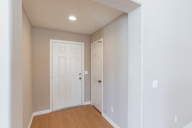 Building Photo - 5622 Via Victoria St