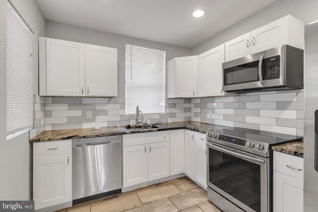 Building Photo - 2124 Sears St