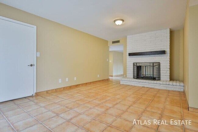 Building Photo - 1209 W Palo Verde Dr