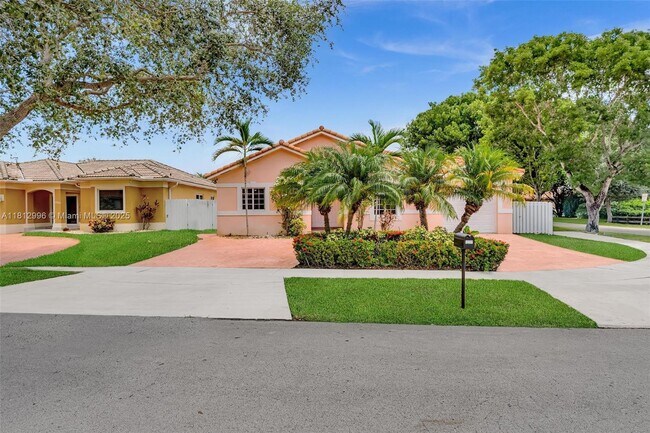 Foto del edificio - 8915 NW 164th St