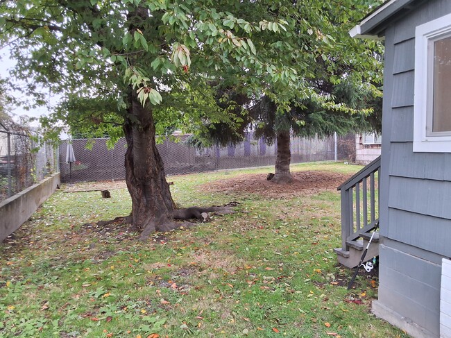 Building Photo - 720 S Southern St