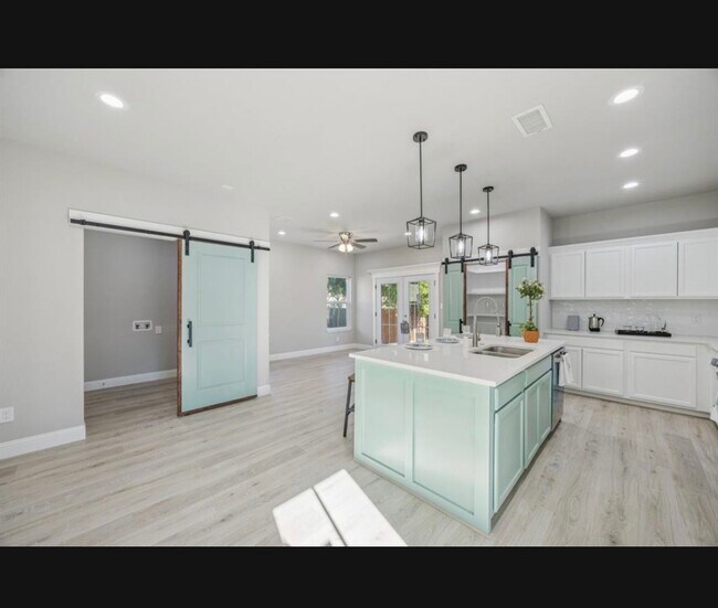 Foto del edificio - 3205 Waits Ave