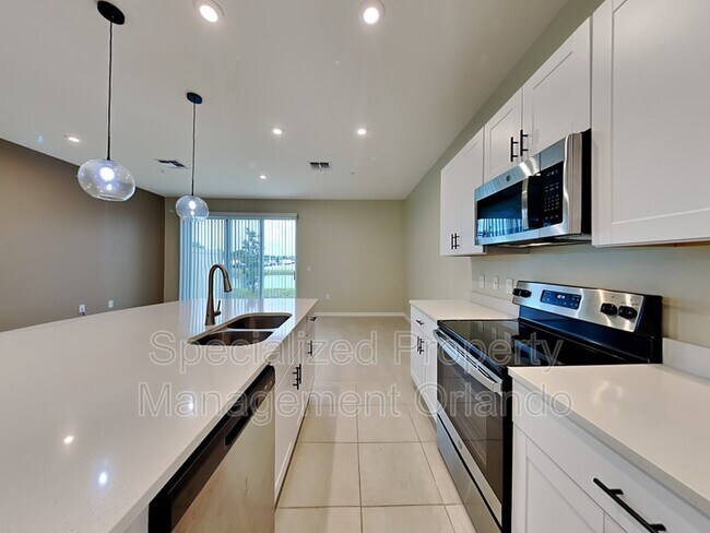 Building Photo - 10714 Silk Tree Ct